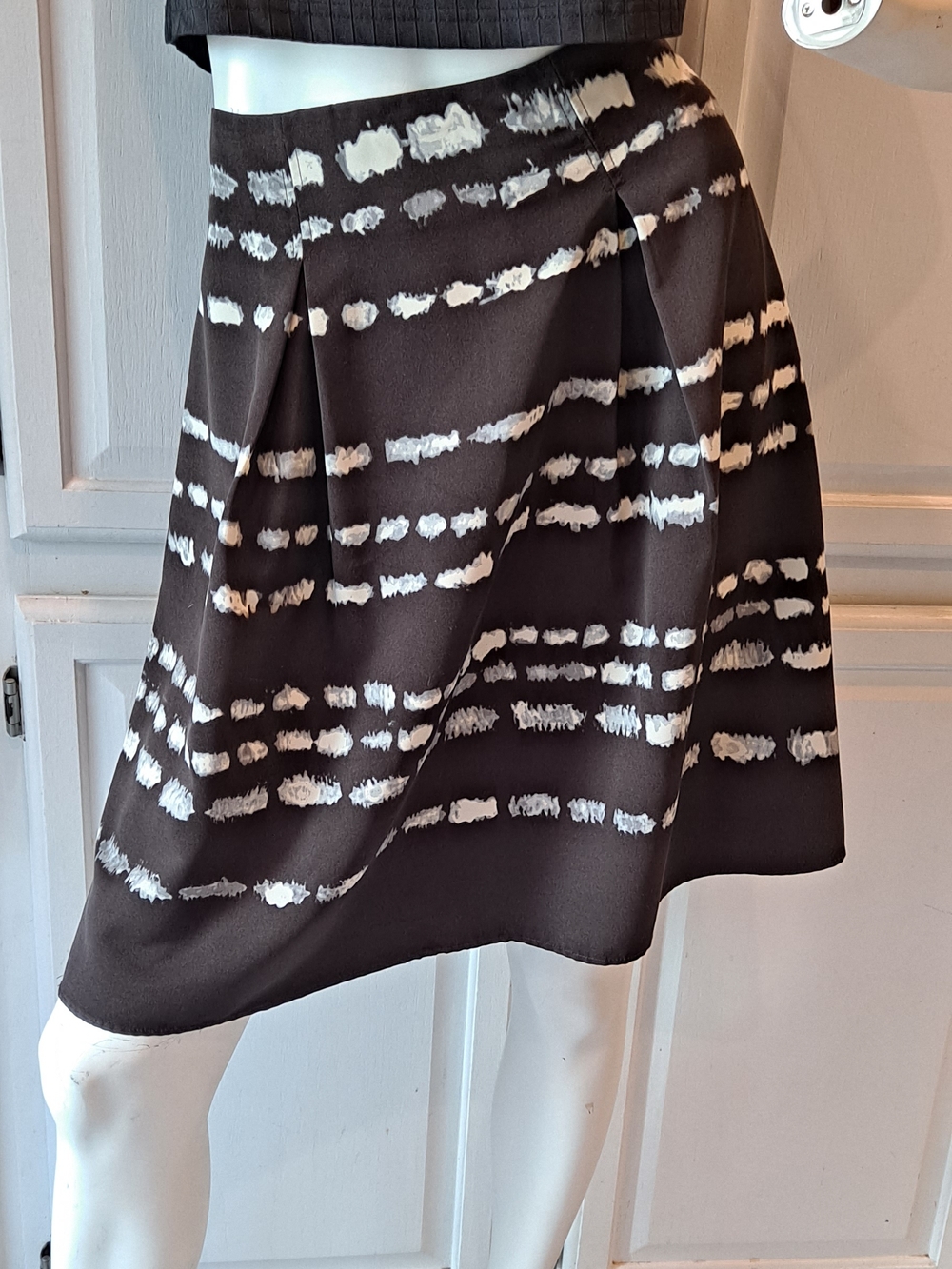 Simply Vera Vera Wang Dark Brown Cream & Gray Patterned Pleated Silky Skirt